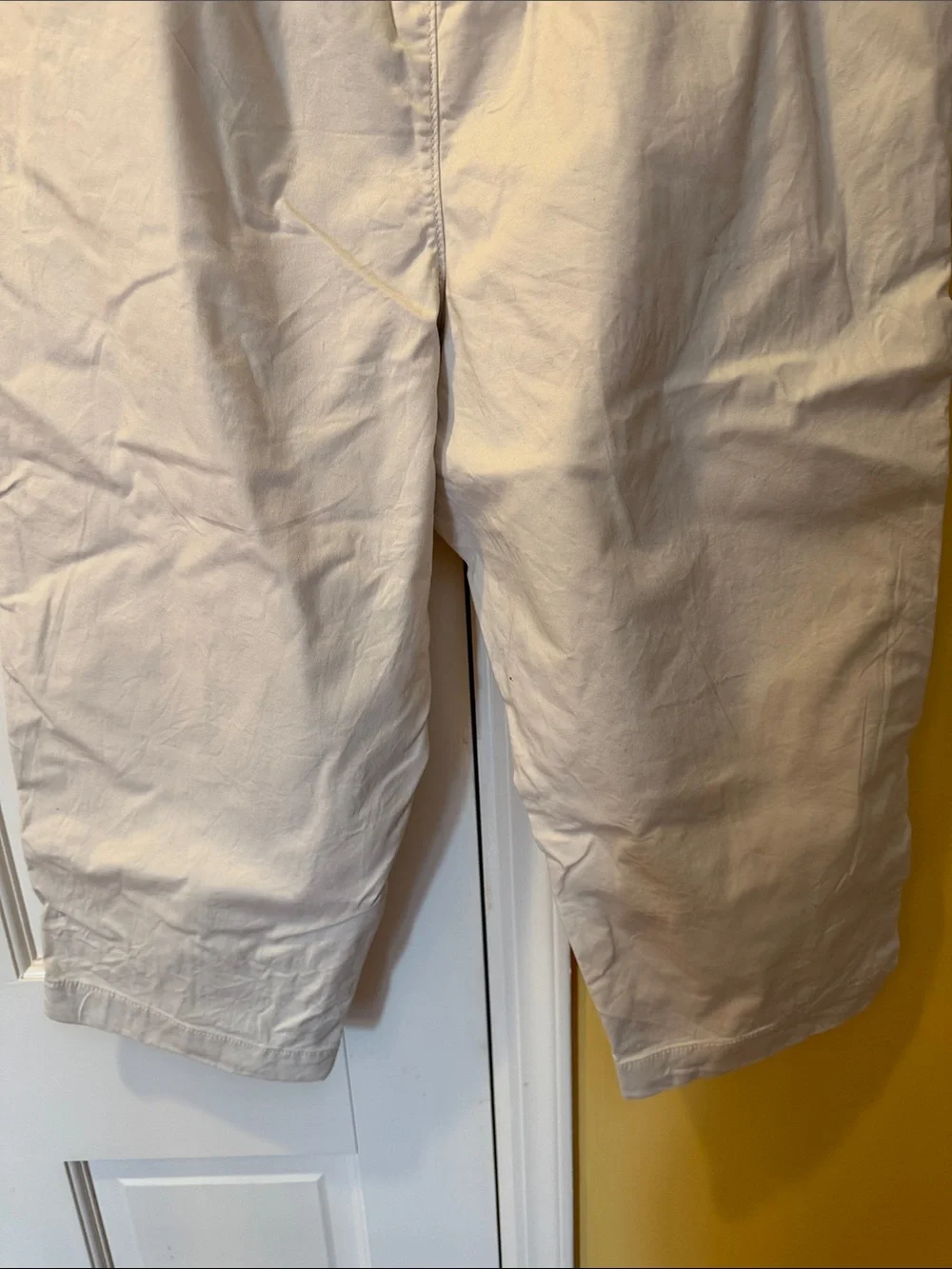 Women’s Croft and Barrow beige crop Pants petite medium